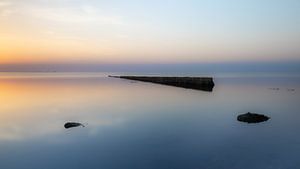 Calme serein dans la mer des Wadden à Wieringen au coucher du soleil