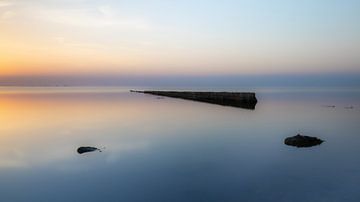 Gelassene Ruhe am Wattenmeer auf Wieringen bei Sonnenuntergang von Bram Lubbers