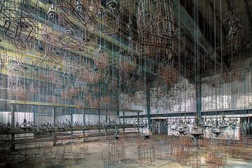 Hangende mandjes in de fabriek van Truus Nijland