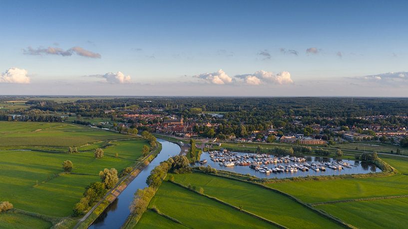 Luftbild von Hattem an einem warmen Sommerabend von Sjoerd van der Wal Fotografie