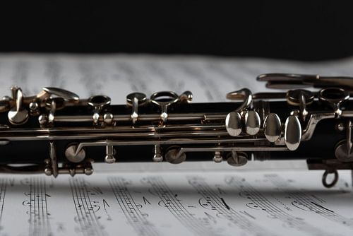 Klarinette mit Notenblatt