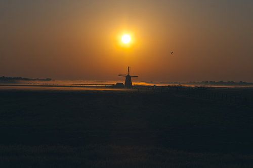 Molen de Bosmolen tijdens zonsopkomst