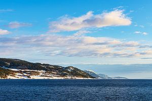 Berge und Felsen im Winter nahe Trondheim in Norwegen