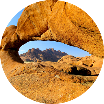 Doorkijkje in Spitzkoppe van Daphne de Vries