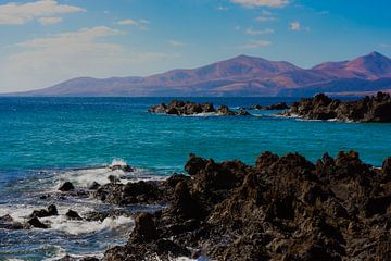 Turquoise zee in Spanje van Dirk Keij-Bron
