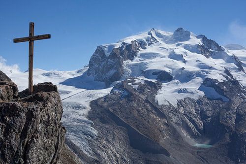 Monte Rosa mit Holzkreuz , Aussicht vom Gornergrat, Zermatt, Schweiz