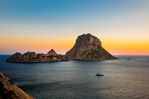 Es Vedra bij Ibiza tijdens zonsondergang