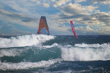 Golven en windsurfers in bokeh van Ines Porada