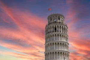 Tour de Pise avec ciel rouge sur Animaflora PicsStock