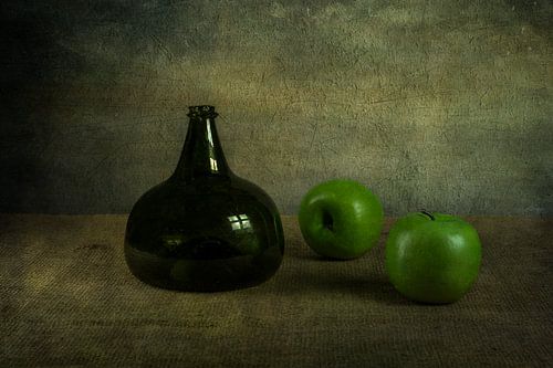 kattekopfles en twee appels