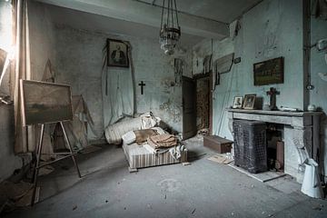 ruiniertes Schlafzimmer in einem Schloss von Sander Schraepen