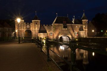 Koppelpoort bij avond by Renate Coenen