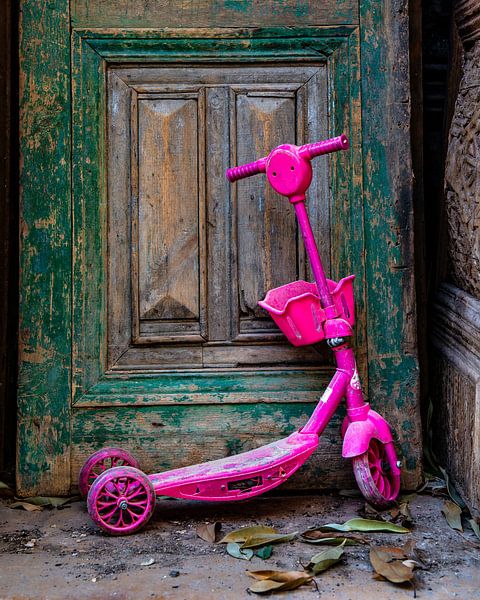 Abounded scooter by Gilad Topaz