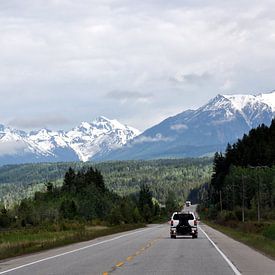 Autoroute in Canadees berggebied van Peter Mooij