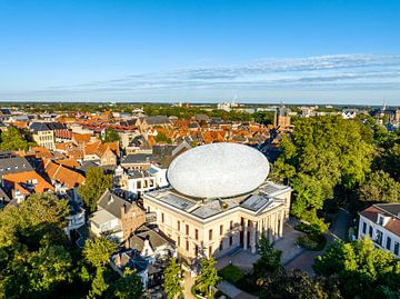 Luftaufnahme der Stadt Zwolle während eines Sonnenuntergangs im Sommer von Sjoerd van der Wal Fotografie