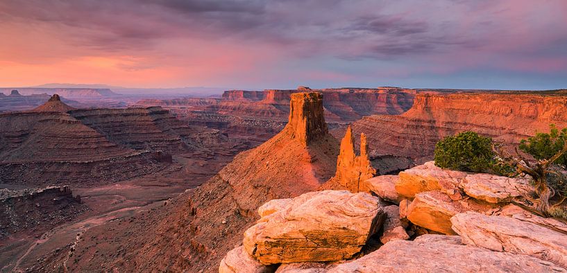Sunrise at Marlboro Point, in Canyonlands N.P., Utah by Henk Meijer Photography