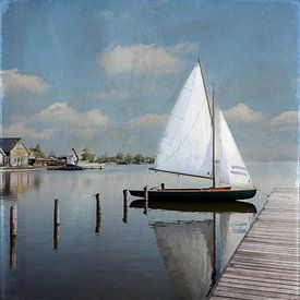 Zeilboot aan steiger op Nieuwkoopse Plas by Leo Drughorn