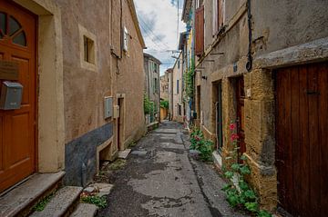 Oude huizen in Crest Frankrijk van Peter Bartelings