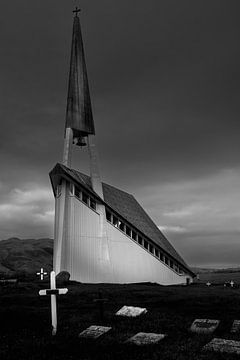 Traditionele ijslandse kerk in zwart/wit van Migiel Francissen