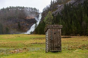 Toilettenkabine für Wasserfall