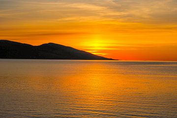 Norway's spectacular nature - mountains, fjords and lakes in impressive photography.