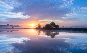 Zonsopkomst boven de Zeeuws-Vlaamse kreken van Paul Begijn