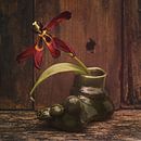 Stillleben Vase im Fuß von Saskia Schotanus Miniaturansicht