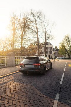 Audi RS4 ABT in het Hart van een Historische Stad van Sebastiaan van 't Hoog