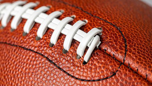 Macrofoto van een American football met gedetailleerde leerstructuur van Mustafa Kurnaz