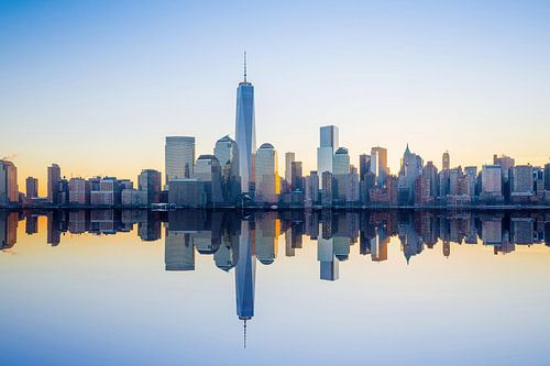 Skyline van Lower Manhattan bij zonsopgang, New York City, VS