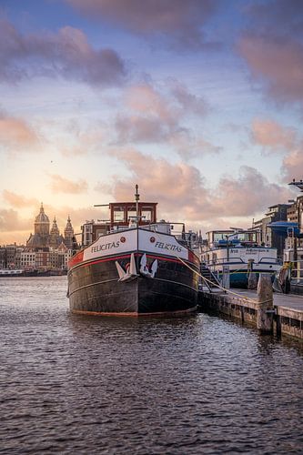 Empire in front of the Basilica of the Holy Nicholas and Amsterdam.