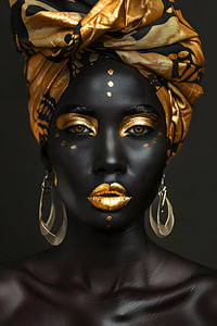 Goldene Stammesmatriarchin