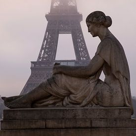 Tour Eiffel dans le brouillard sur Anu Berghuis