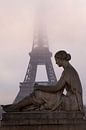 Tour Eiffel dans le brouillard par Anu Berghuis Aperçu