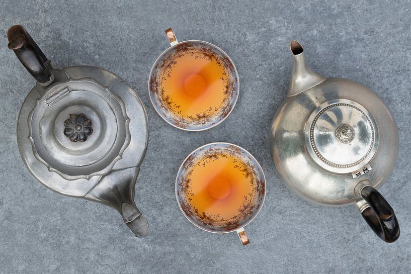 Metal teapots by Ulrike Leone