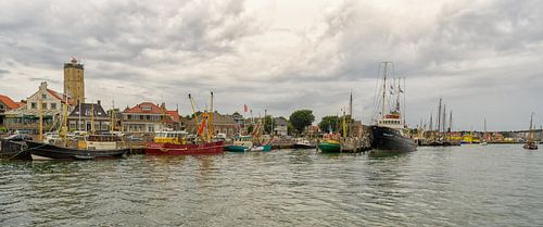 Historic tugboat Holland in Terschelling harbour. by Roel Ovinge