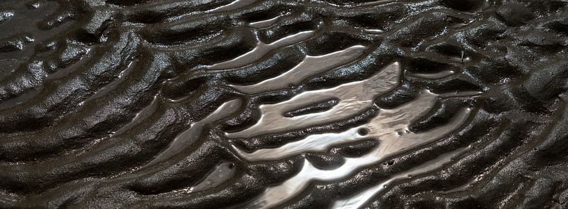Ribbing in the sand on the beach by Henry Oude Egberink