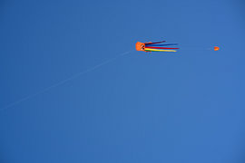 Bunter Drachen am Himmel über St. Peter-Ording