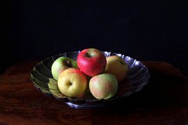 Nature morte avec des pommes sur Thomas Jäger
