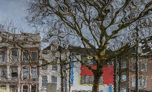 The Union mirrored in the Westersingel