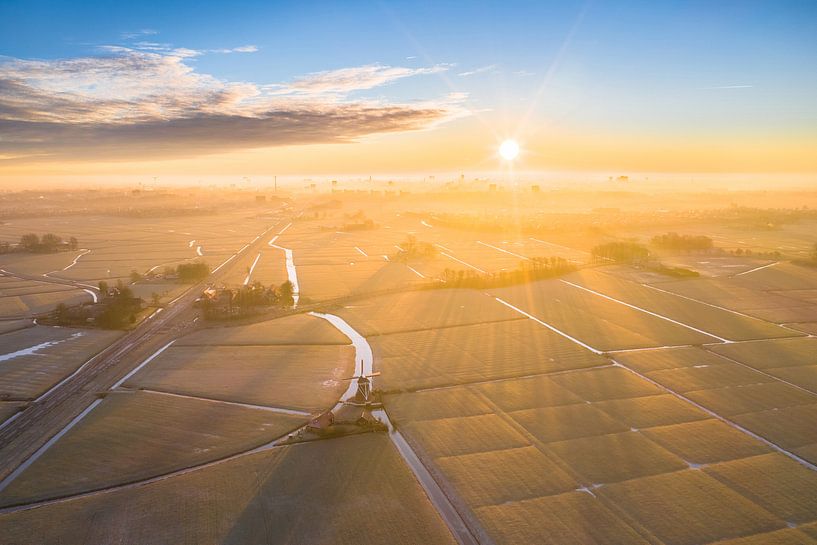 Zonsopkomst boven Slaperstil (Groningen) van Droninger