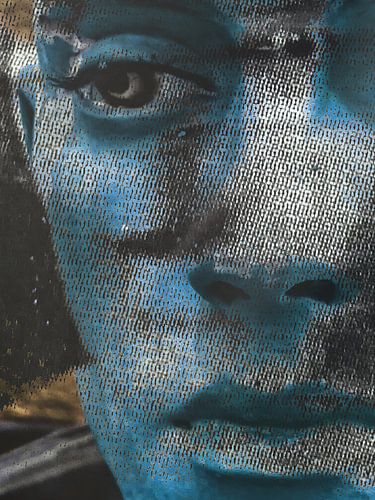 Het blauwe gezicht van een man