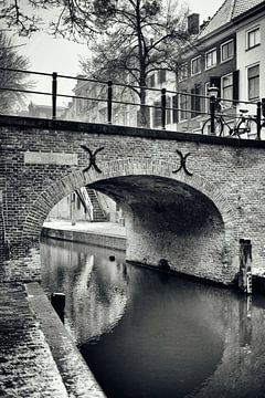 De Brigittenbrug over de Nieuwegracht in Utrecht. (Utrecht2019@40mm nr 38) van De Utrechtse Grachten