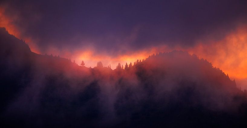 Sonnenuntergang in den Bergen von Frank Peters