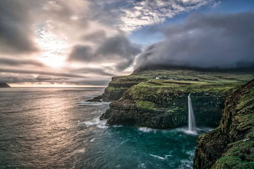 De Mulafossur waterval in Gasadalur