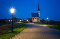 Kirche den Hoorn während der blauen Stunde. von Justin Sinner Pictures ( Fotograaf op Texel) Miniaturansicht