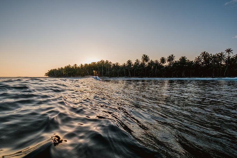 Coucher de soleil sur le surf à Mentawai 4 par Andy Troy