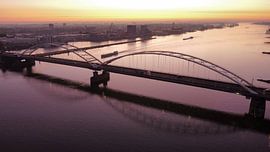 Merwedebrug Gorinchem au lever du soleil - Décoration murale sur PEEQ.