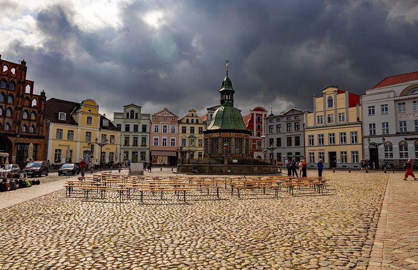 Wismars Marktplatz und seine historische Wasserkunst von Holger Felix