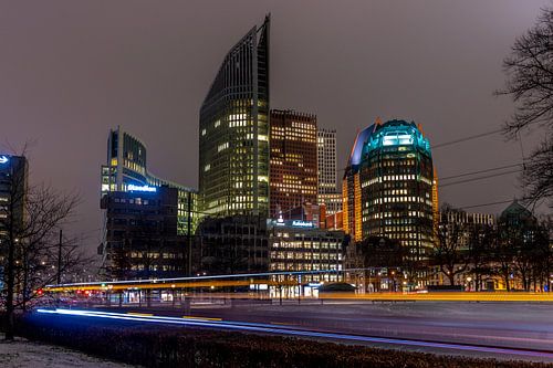 Den Haag bij avondlicht.